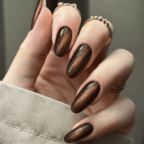 Cat-Eye Gold kleur op nagels